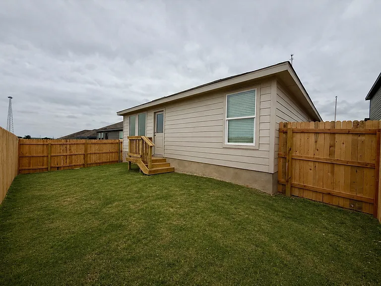 3521 Hilts Trl — Photo 16