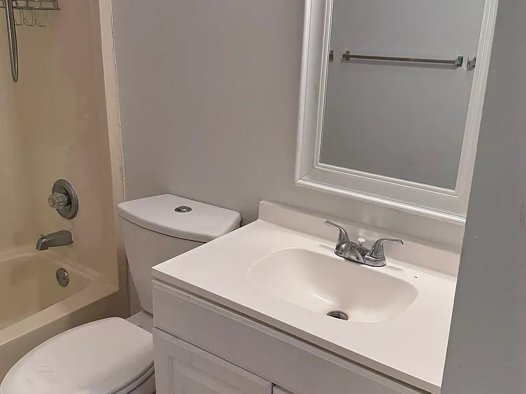 5252 Treetops Dr — Photo 17