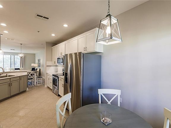 5th image of 4884 Hampshire Ct #7-205