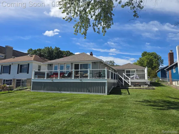 16237 Whitehead Dr, Linden, MI 48451