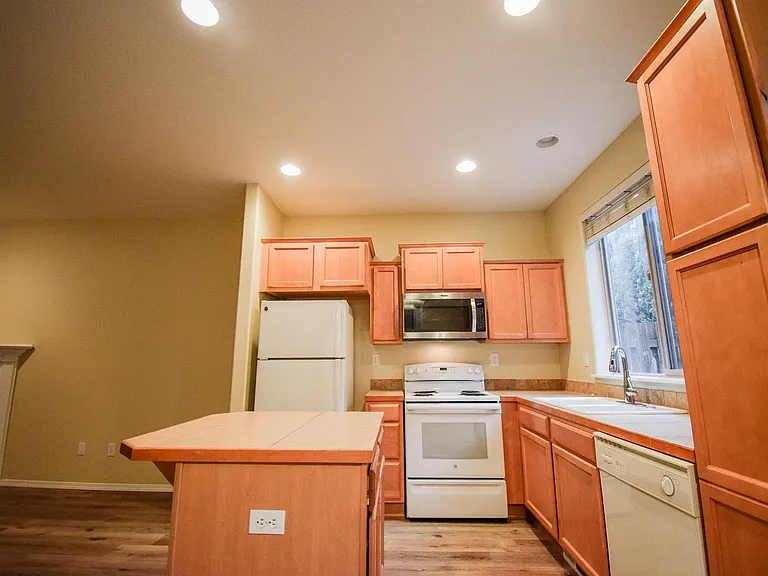 17461 SW Rose Petal Ln — Photo 8