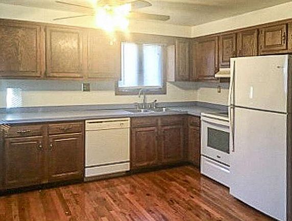 Beautiful kitchen with oak cabinets, hardwood floors, ceiling light/fan, all new Whirlpool appliances.