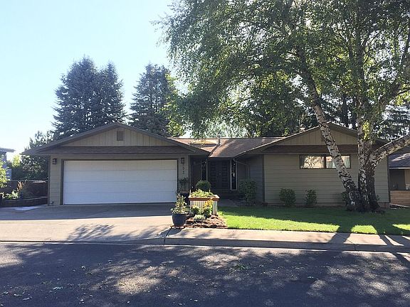 3rd image of 252 NW Sunrise Dr