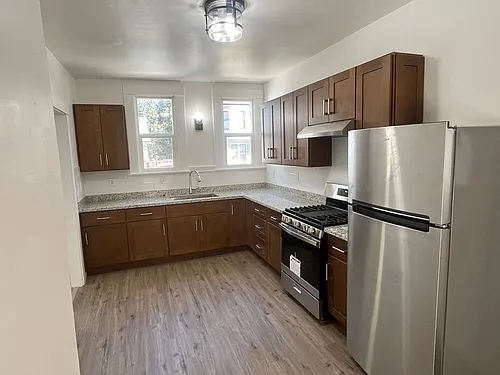 2nd Ave, 513 Photo 1
