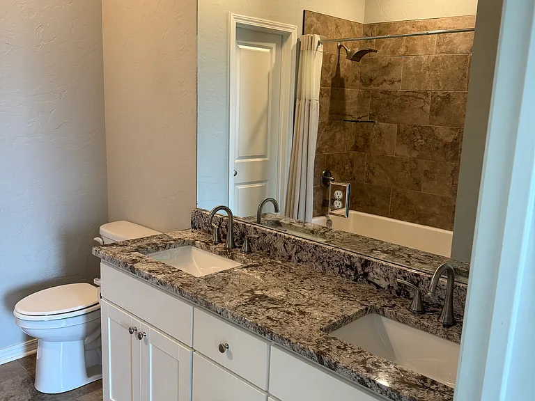 405 Myra Lynn Ln — Photo 10