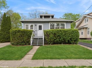 705 Chestnut St, Deerfield, IL 60015