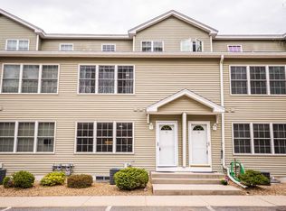 16 Steeple Chase Dr, Hampstead, NH 03841