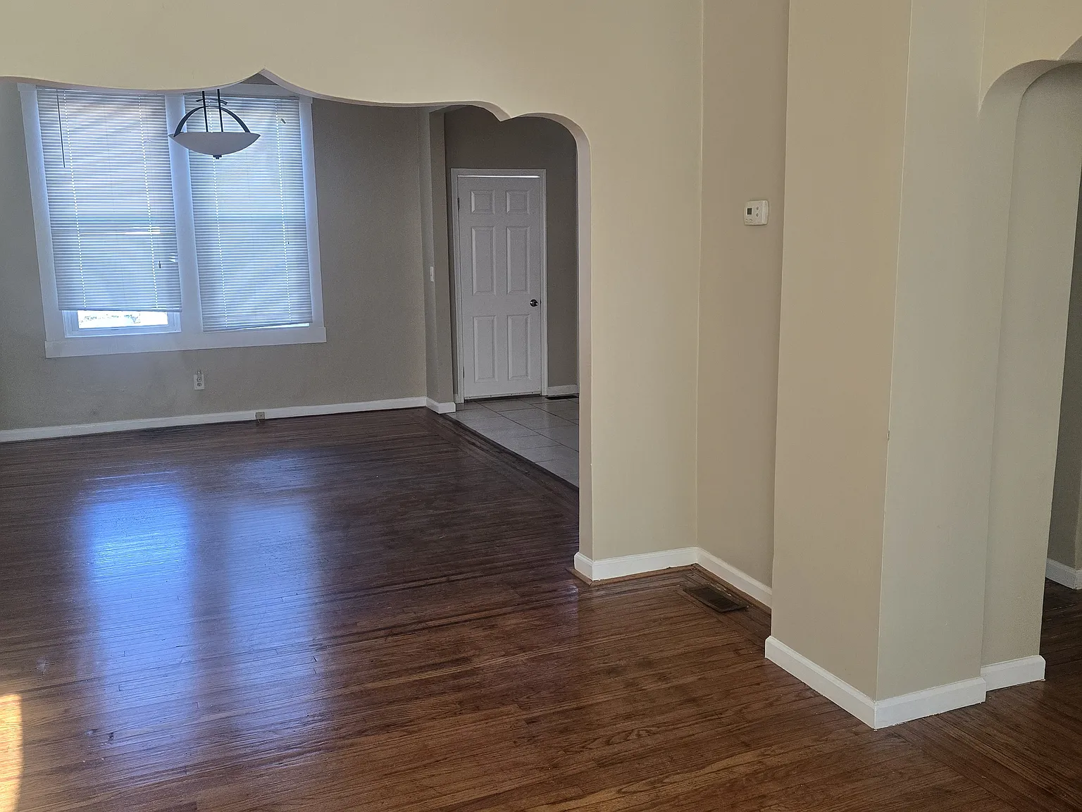 3 bed, 1.5 bath, 1920 sqft, $1,900 — Photo 4
