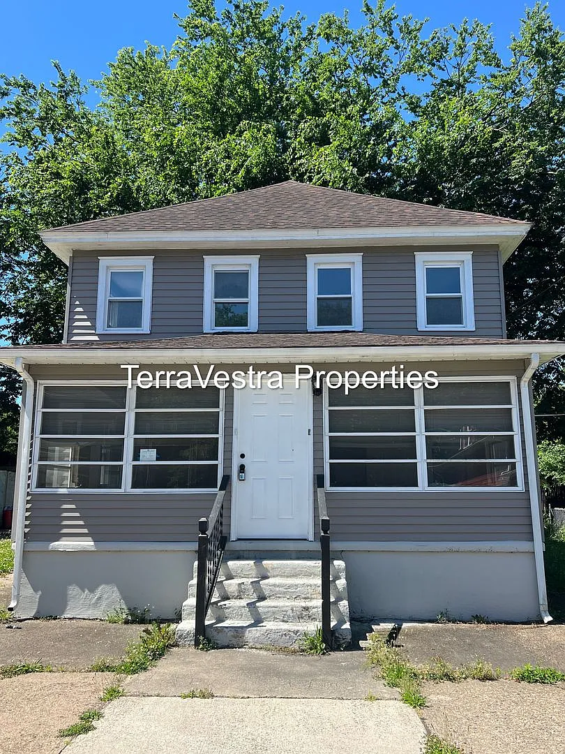 138 Denny Ave — Photo 1