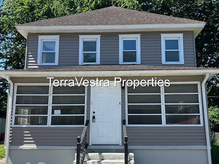 138 Denny Ave — Photo 1