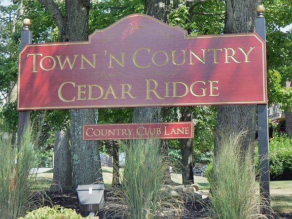 2nd image of 511 Country Club Ln