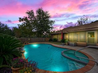 61 Windmill Dr, Hempstead, TX 77445