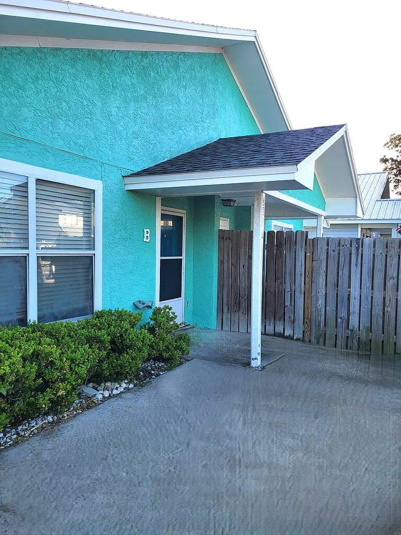 1 Bedroom 1 bath Duplex — Photo 1