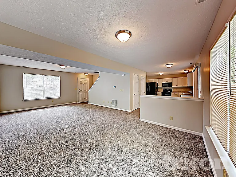 8420 Country Club Blvd — Photo 2