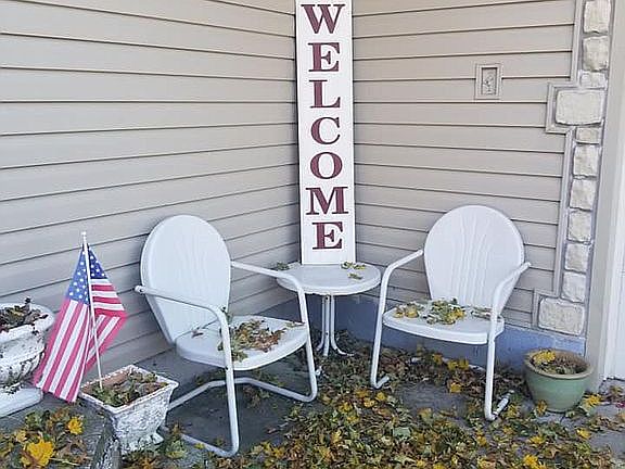 Front corner stoop area