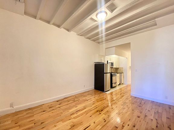 4th image of 533 3rd Ave #3Z