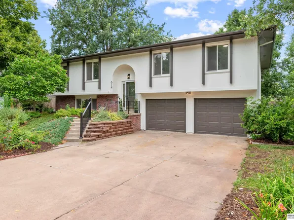 614 Shannon Rd, Papillion, NE 68046