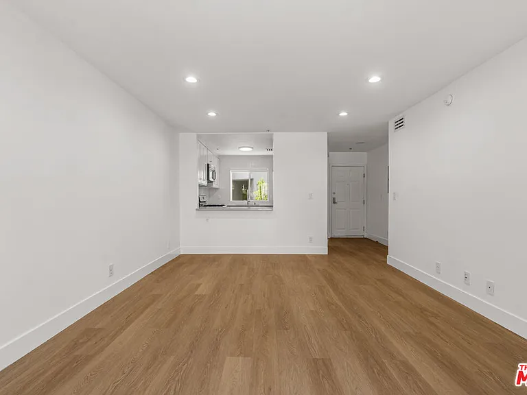16100 W Sunset Blvd #102 — Photo 10