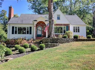 18 Girdle Rd, East Aurora, NY 14052