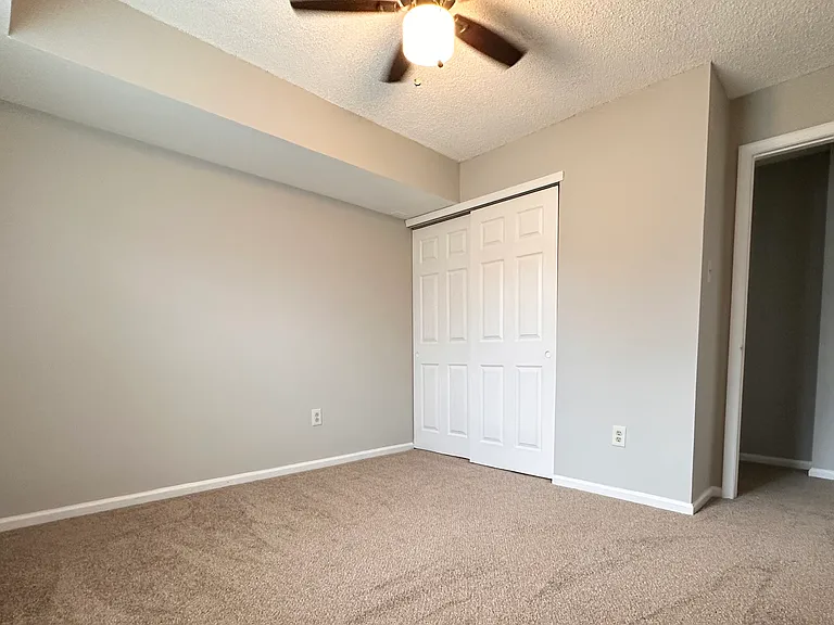16012 Clark Ct — Photo 10