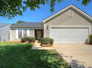 6528 Wandering Creek Dr, Charlotte, NC 28216