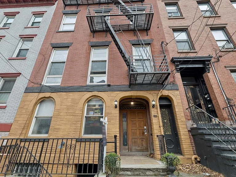 243 Montgomery St #2 — Photo 14