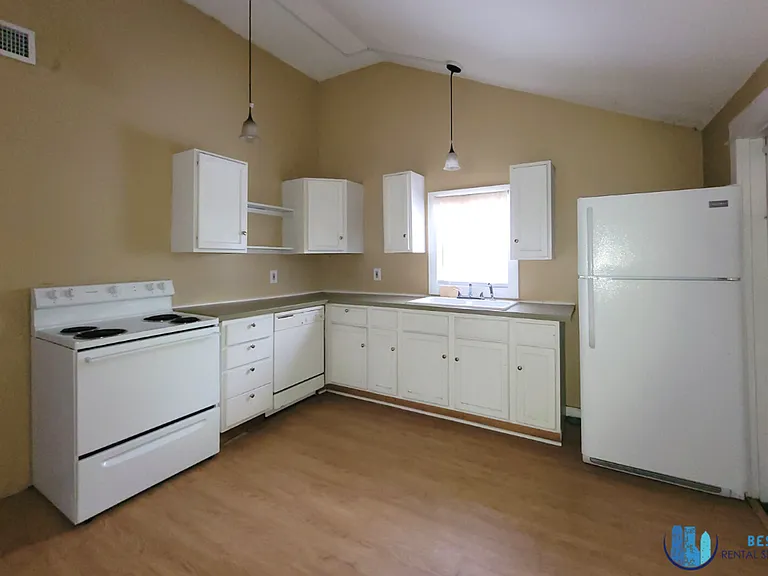 2441 E Magnolia St — Photo 6