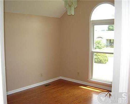 5th image of 3446 Melrose Dr
