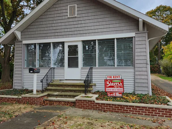 1510 Lakeshore Dr, Saint Joseph, MI 49085