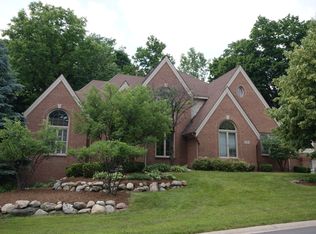 27077 Hampstead Blvd, Farmington Hills, MI