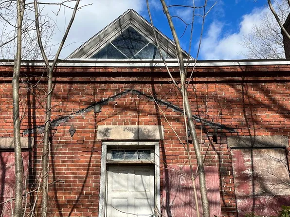 142 Hockanum Rd, Hadley, MA 01035