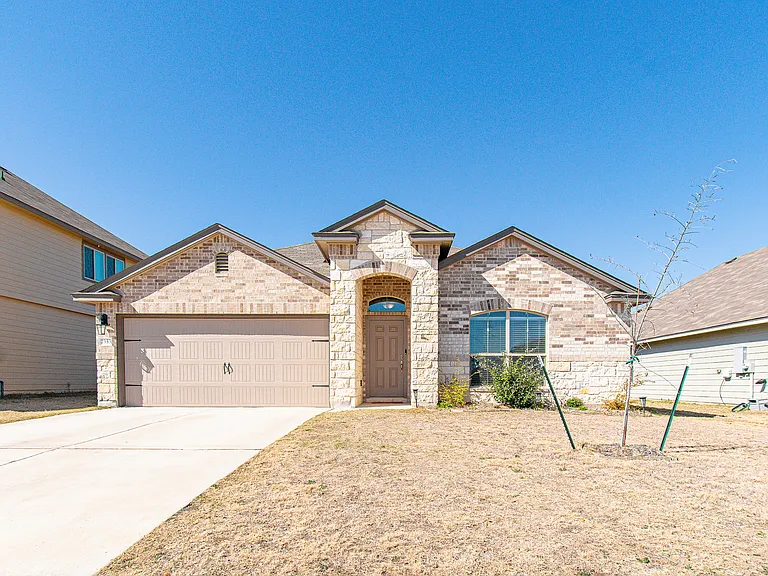 2353 Aylesbury Dr — Photo 1
