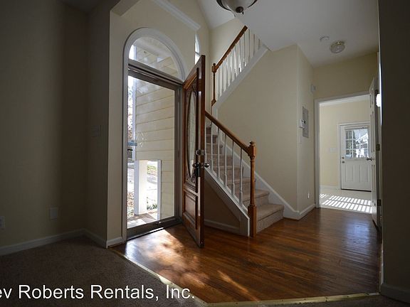 2nd image of 1620 Nesfield Pl