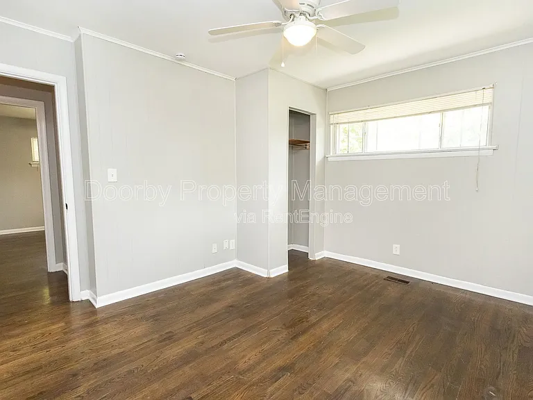 1127 Clermont Dr — Photo 13
