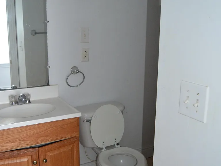 905 Bowe St #B — Photo 5
