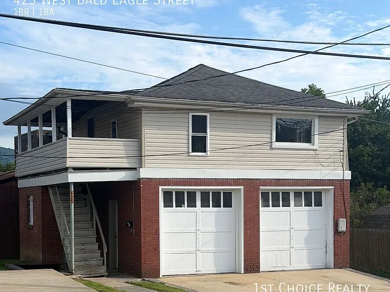 425 W Bald Eagle St — Photo 1