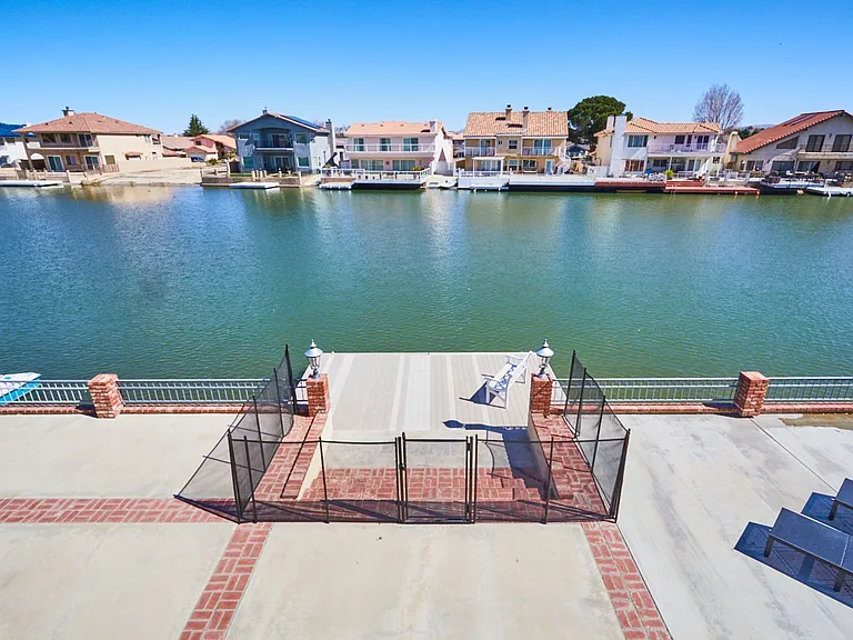 13565 Pyramid Dr — Photo 45