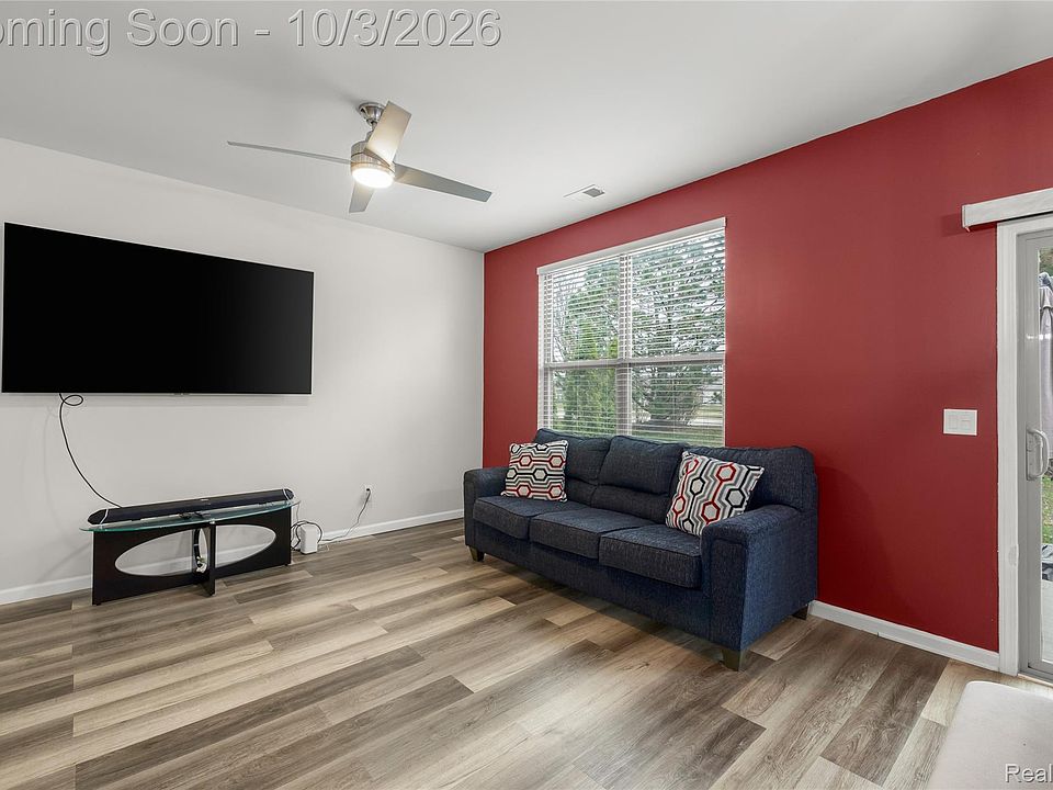 23116 Clarewood St, photo 10