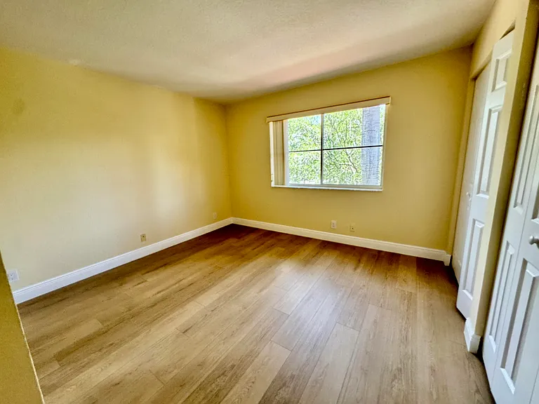 898 Tulip Cir — Photo 29