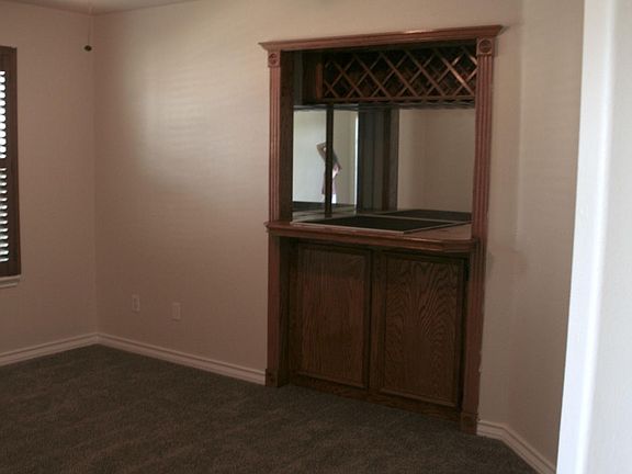 Sitting Area/Bar