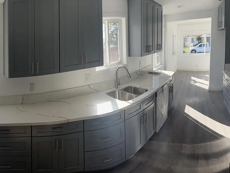 12122 Roseton Ave — Photo 5