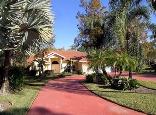 450 Henley Dr, Naples, FL 34104