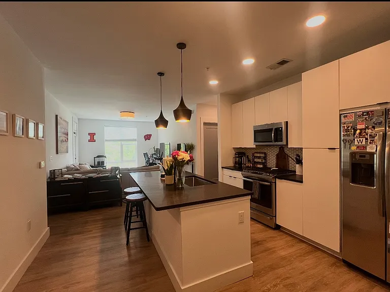 567 N Ave Ne #B1A — Photo 1