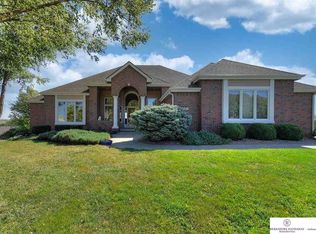10981 Lake Ridge Dr, Omaha, NE 68136