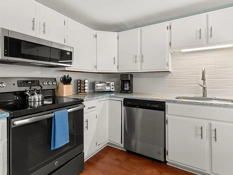 911 Ocean Blvd #9 — Photo 13
