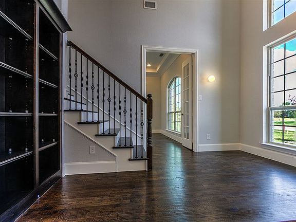 3rd image of 821 Lake Carillon Ln