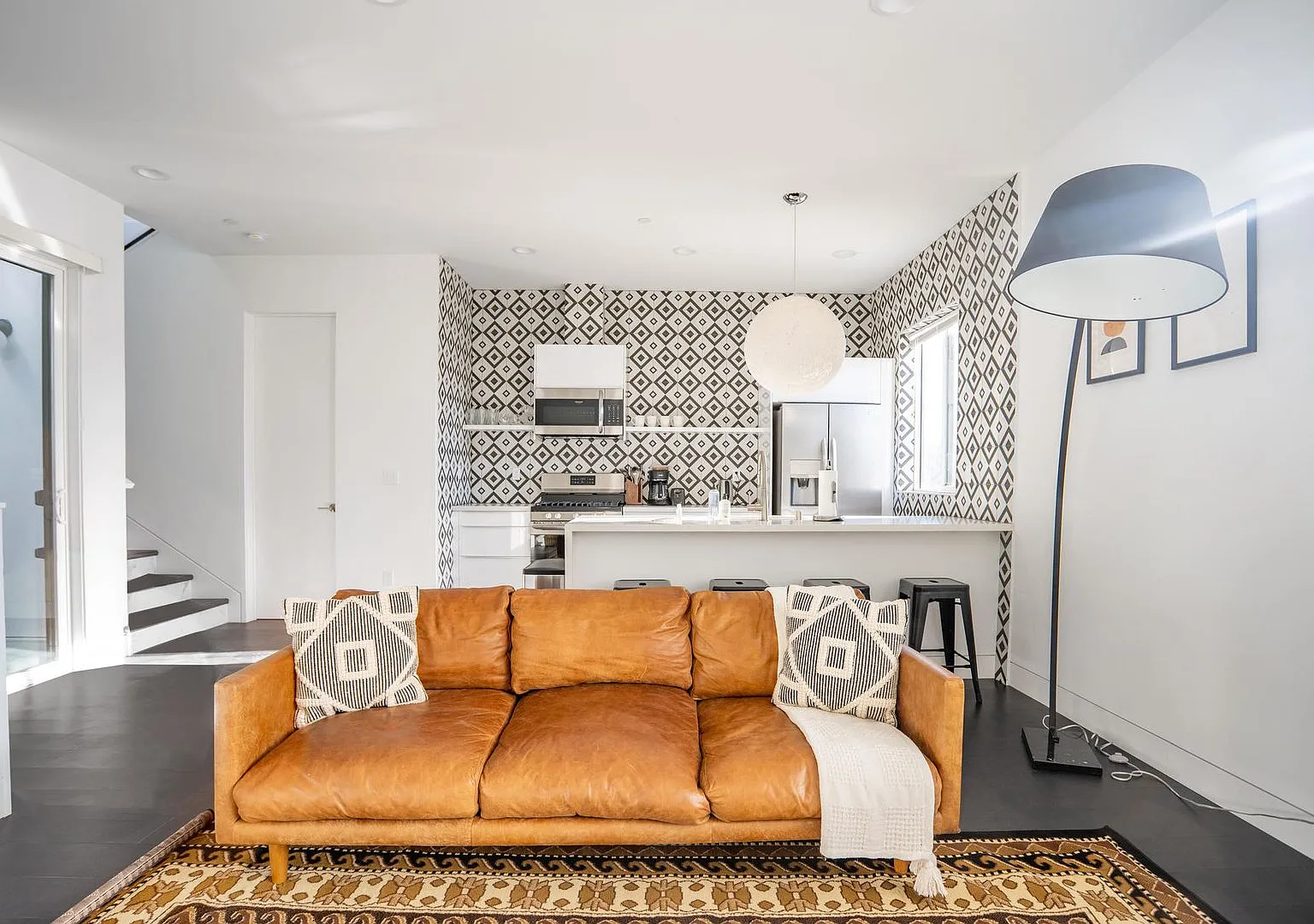 2 Bedroom 2.5 Bath With View In Desirable City of Emeryville, Ca.! — Photo 4