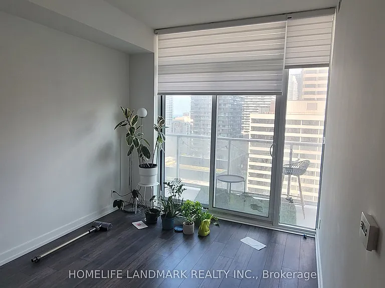 33 Helendale Ave #1408 — Photo 4