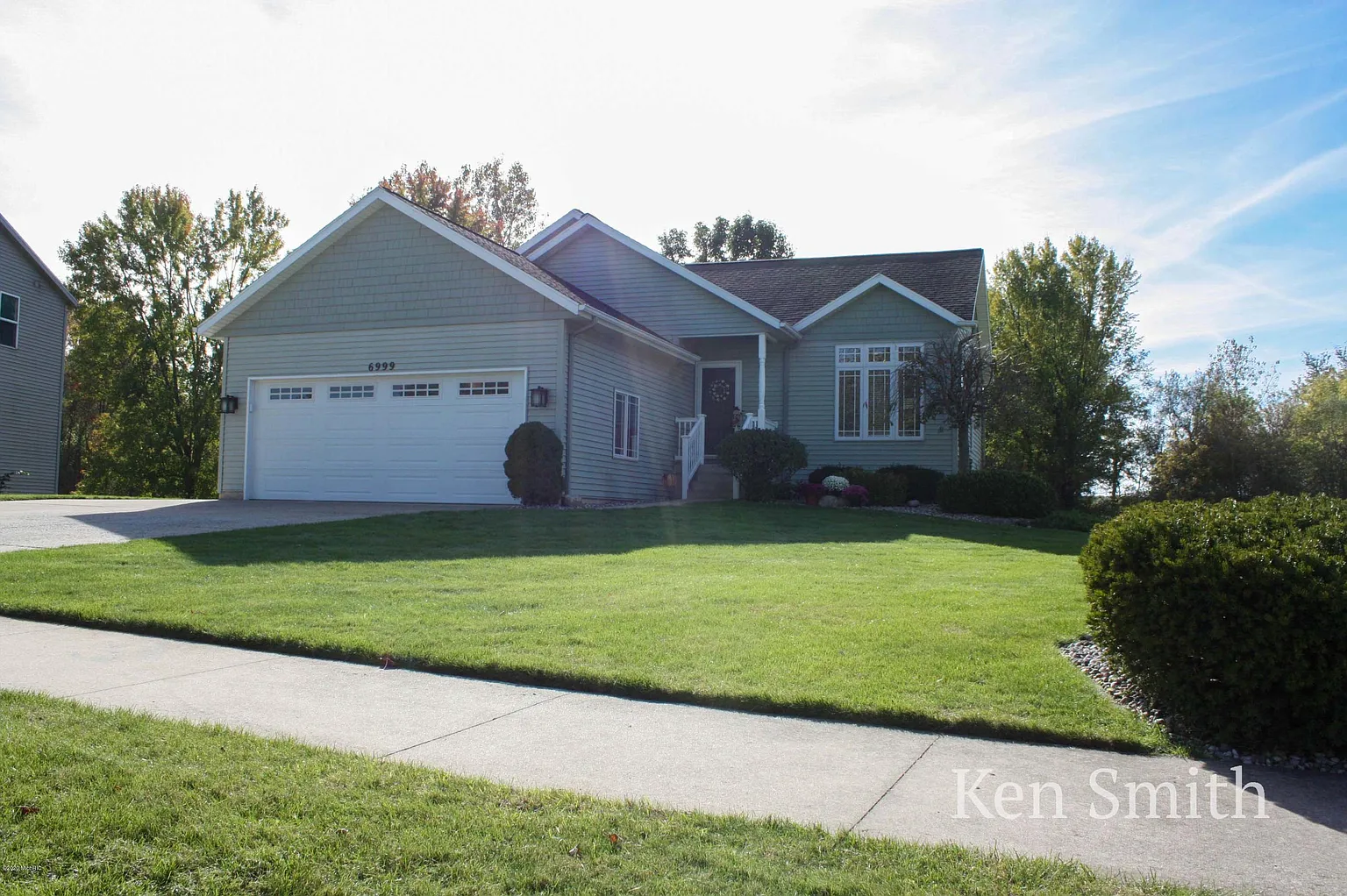 6999 Glencreek Dr SE photo 1