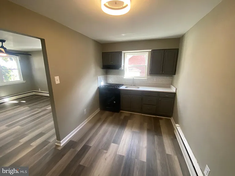 326 Van Kirk St — Photo 3